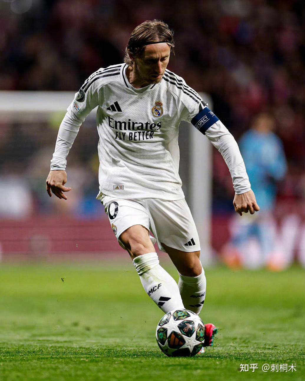 阿连德谈梅西解锁400助：真的意义非凡，非常荣幸参与其中