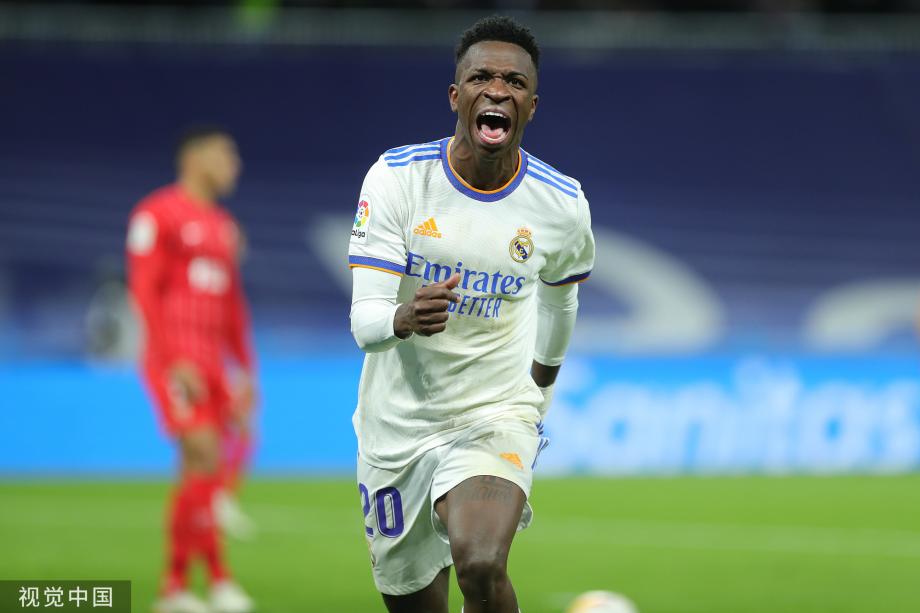 西媒：阿联酋企业慷慨赠送，巴萨球员喜获黄金iPhone