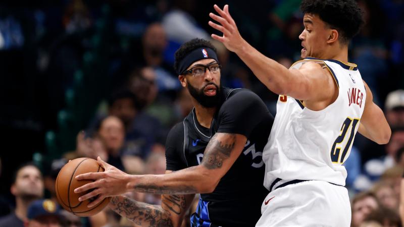 阿斯顿维拉主场2-1战胜阿森纳，延续连胜，双线作战表现亮眼。